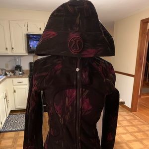 Lululemon sweatshirt